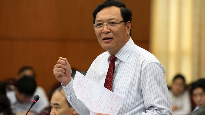 Bộ trưởng Phạm Vũ Luận báo cáo trước Quốc hội về tình trạng bạo lực học đường và cách giải quyết. Ảnh Việt Dũng